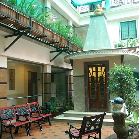 Haredia Hotel Mumbai Exteriör bild