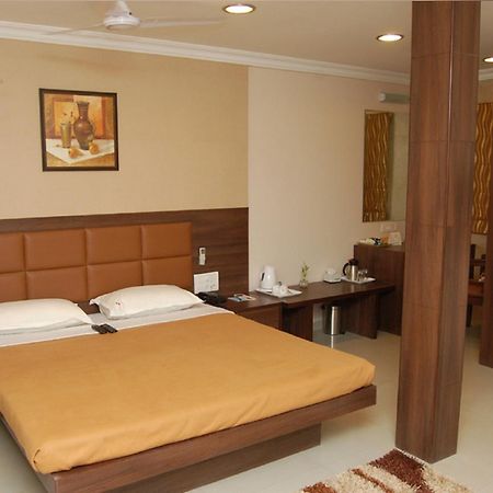 Haredia Hotel Mumbai Exteriör bild