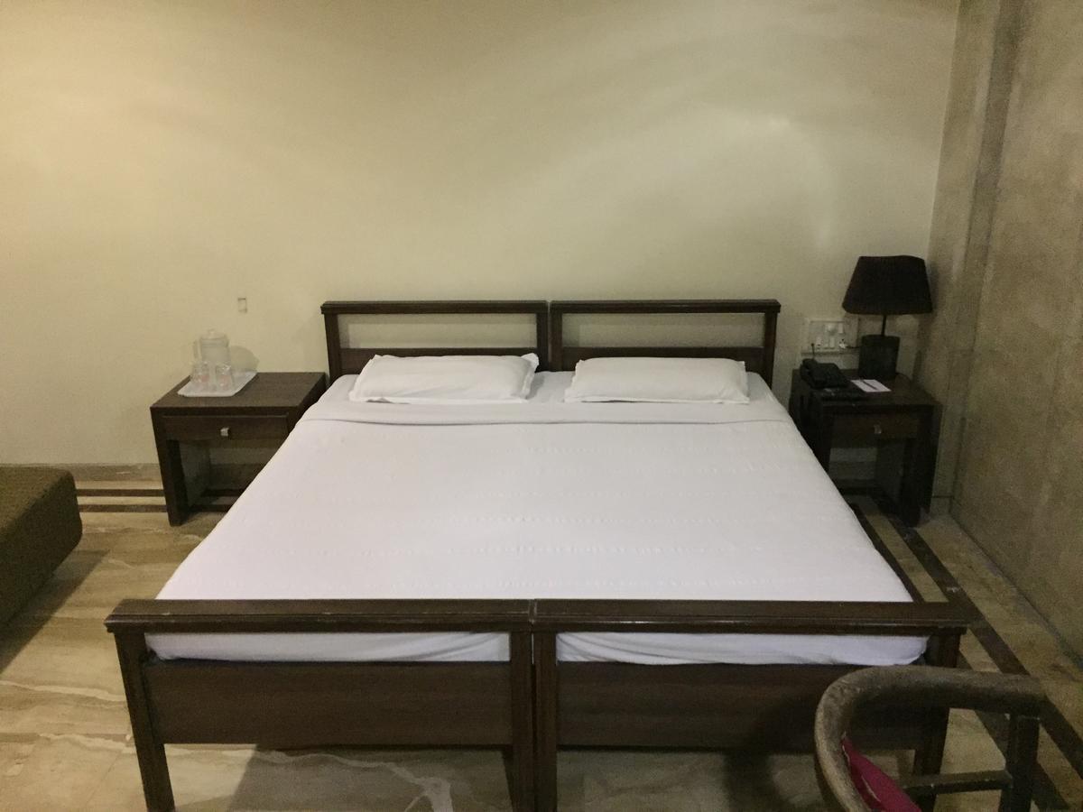 Haredia Hotel Mumbai Exteriör bild