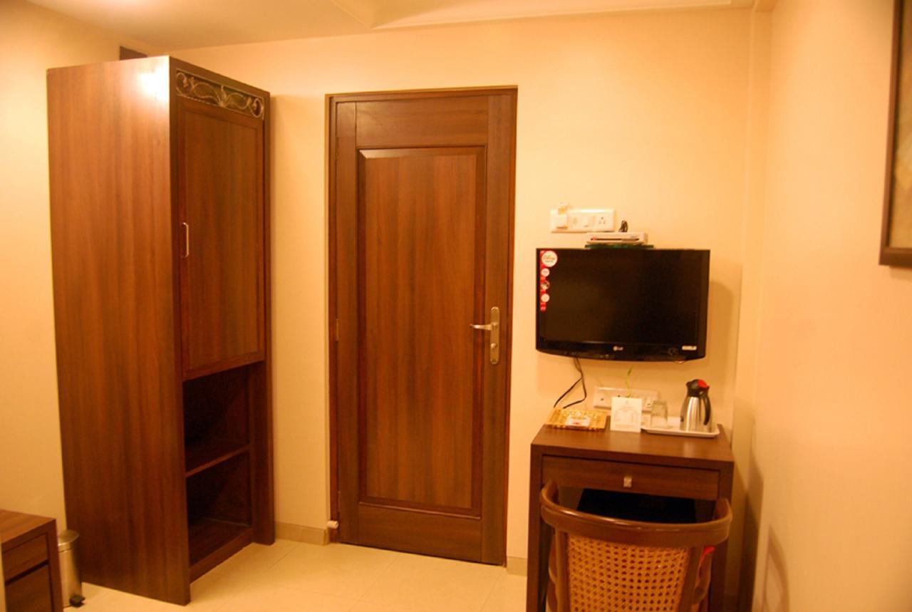 Haredia Hotel Mumbai Exteriör bild