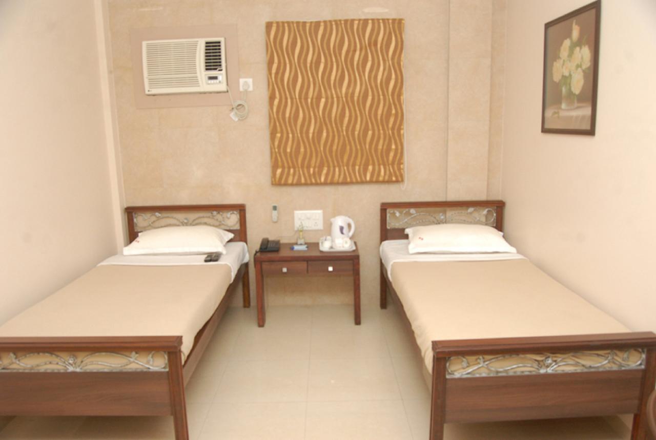 Haredia Hotel Mumbai Exteriör bild