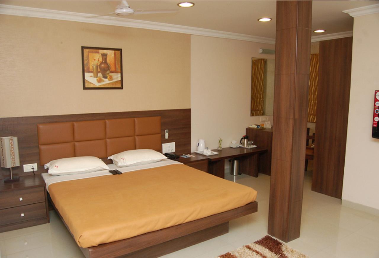 Haredia Hotel Mumbai Exteriör bild